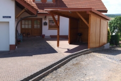 P025